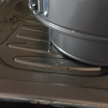 Yamuk Kek Kalıpları Ve Tehditkar Müşteri Hizmetleri Nedeniyle Tam İade Talebi