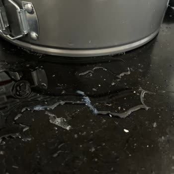 Yamuk Kek Kalıpları Ve Tehditkar Müşteri Hizmetleri Nedeniyle Tam İade Talebi