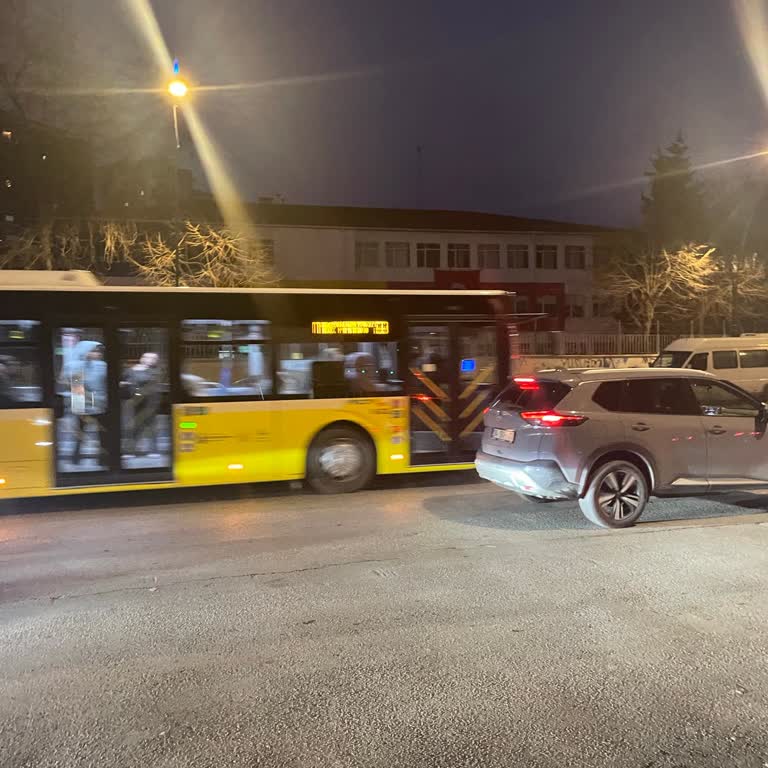 İETT Otobüs Şoförlerinin Duraklamama Sorunu Yolcu Güvenliğini Tehdit Ediyor