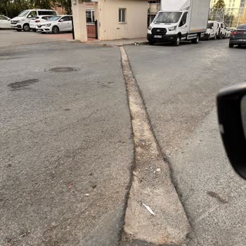 Türk Telekom’un Uzun Süre Açık Kaldığı Kazıların Onarımı Gerekiyor