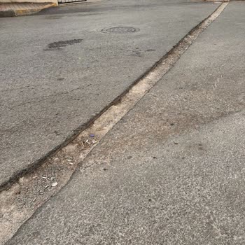 Türk Telekom’un Uzun Süre Açık Kaldığı Kazıların Onarımı Gerekiyor