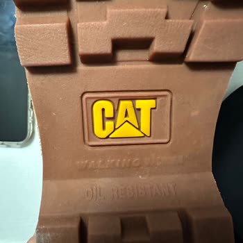 Etiketi Kopmuş Ve Lekeli Deri Botta Orijinal Olmadığı Şüphesi, Fiyat Farkı Mağduru