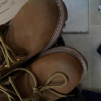 Etiketi Kopmuş Ve Lekeli Deri Botta Orijinal Olmadığı Şüphesi, Fiyat Farkı Mağduru