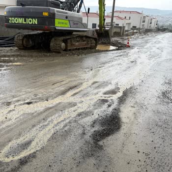 Karayolları Genel Müdürlüğü Tan Urla İnşaatının Yol Bozulması Nedeniyle Araç Lastiği Patladı