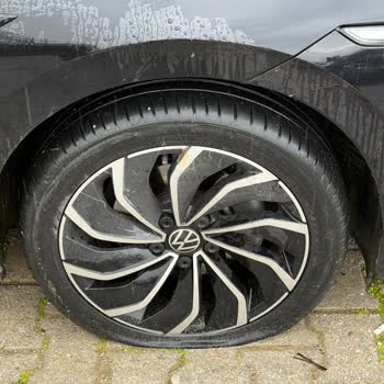 Karayolları Genel Müdürlüğü Tan Urla İnşaatının Yol Bozulması Nedeniyle Araç Lastiği Patladı