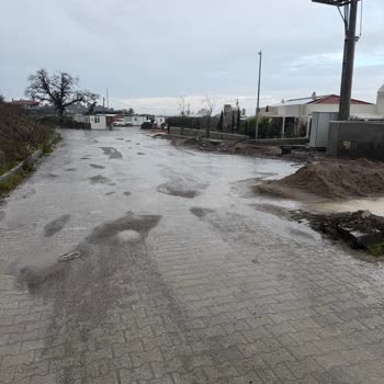 Karayolları Genel Müdürlüğü Tan Urla İnşaatının Yol Bozulması Nedeniyle Araç Lastiği Patladı