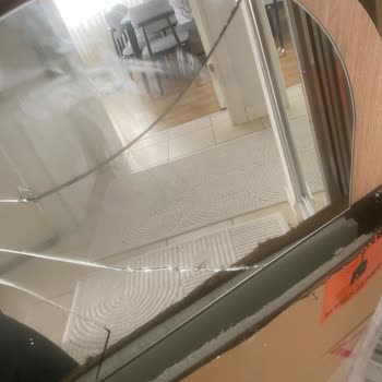 Kırık Ayna Ve Yetersiz Müşteri Desteği