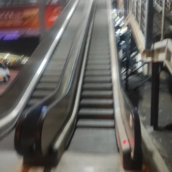 Sürekli Arızalanan Yürüyen Merdivenler Yaşlı Ve Çocukları Zor Duruma Sokuyor