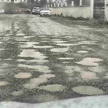 Cumhuriyet Mahallesi Sokakları Çamurda Ve Acilen Asfalt Gerekiyor