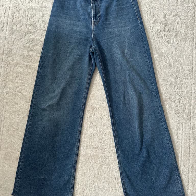 Yıkamadan Sonra Bedenini Değiştiren Kot Pantolon Ve Satıcının İlgisiz Tutumu