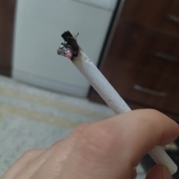 Marlboro Touch Blue Paketi İçindeki Sert Parçalar Ve Kötü Tat