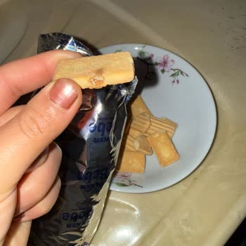 Mopaş Sancaktepe’de Satın Alınan Ülker Bebe Bisküvisi’nde Siyahımsı Lekeler Ve Kötü Koku