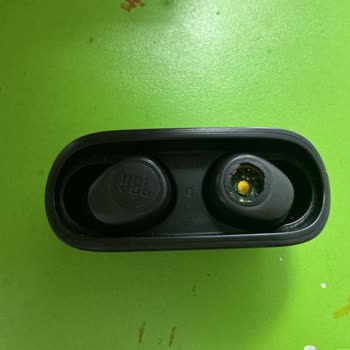 JBL Wave 100 TWS Sağ Kulaklıkta Malzeme Kalitesi Ve Dayanıklılık Sorunu