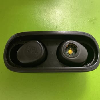 JBL Wave 100 TWS Sağ Kulaklıkta Malzeme Kalitesi Ve Dayanıklılık Sorunu