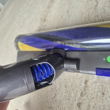 Dyson V12 Sert Zemin Başlığı Kırıldı, Garanti Reddi Ve Ücretsiz Değişim Talebi