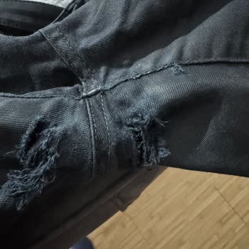 Mavi Pantolon Ağ Bölümünde 4,5 Ayda Yırtıldı: Değişim Talebi