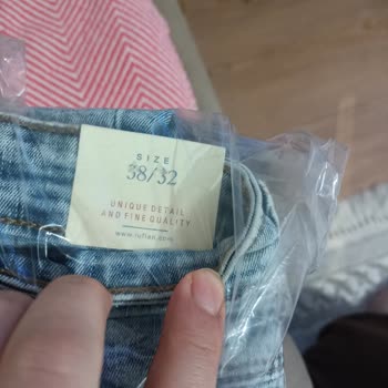 Kullanılmış Görünen Defolu Pantolon Ve Cevapsız Müşteri Hizmetleri