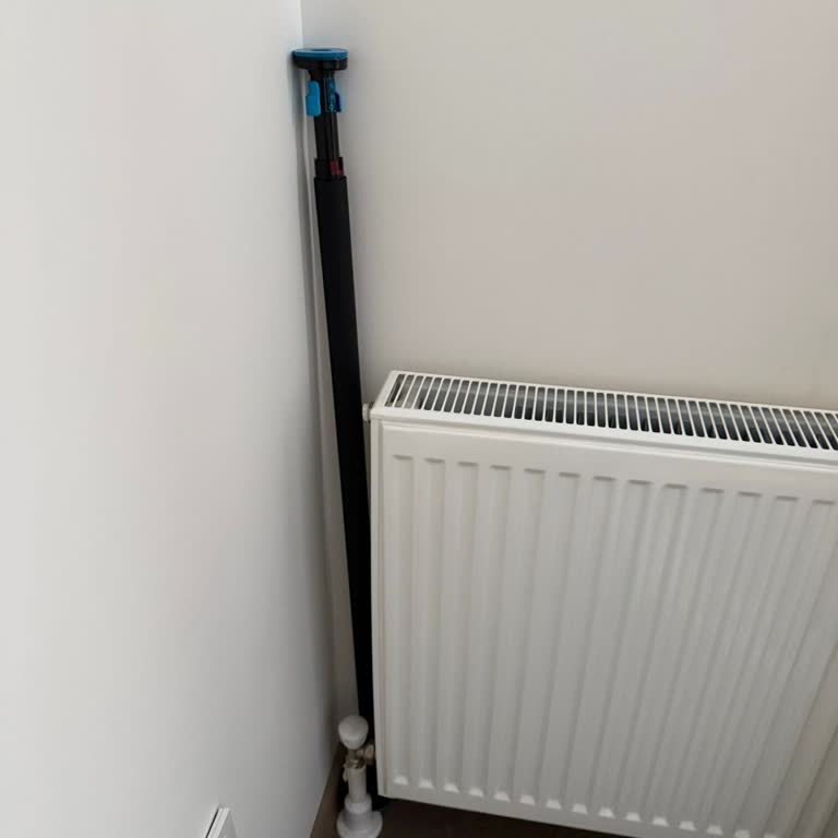 Kapı Barfiksi Tehlikeli: Çocuk Kafasına Düştü Ve Hastaneye Gitti