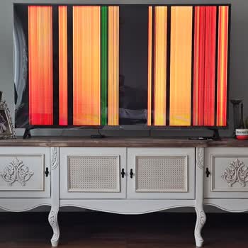 LG TV'de Kırmızı Çizgiler Ve Açılma Sorunu