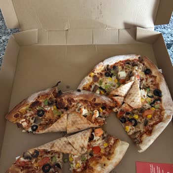 Ezi̇lenmiş Pizza Ve Cevapsız Destek