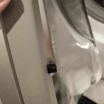 Hoover Garanti Kapsamındaki Kapak Kilidi Parçası Ücretsiz Değiştirilmedi