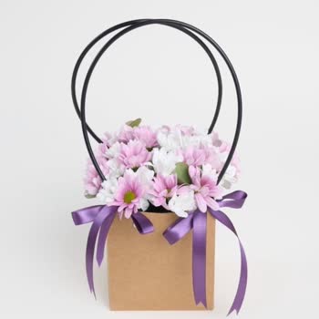 Yanlış Renkli Çiçek Ve Eksik Not Kartı Nedeniyle Üyelik İptali Düşüncesi