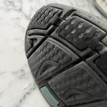 Kısa Sürede Yırtılan Skechers Ayakkabıda Üretim Hatası İadesi Talebi