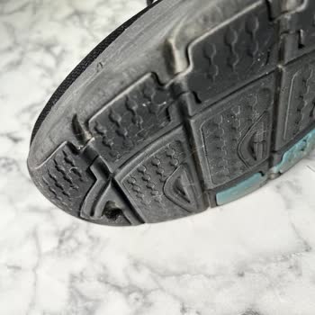 Kısa Sürede Yırtılan Skechers Ayakkabıda Üretim Hatası İadesi Talebi