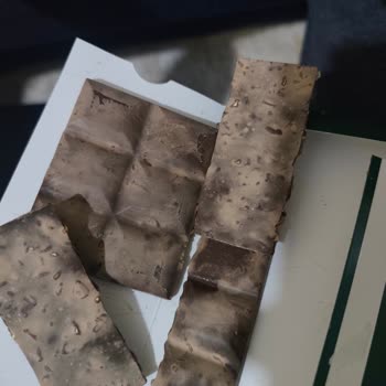 BİM Şırnak Mağazasında Süresi Geçmiş Çikolata Satışı