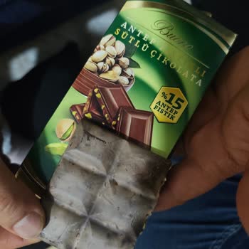 BİM Şırnak Mağazasında Süresi Geçmiş Çikolata Satışı