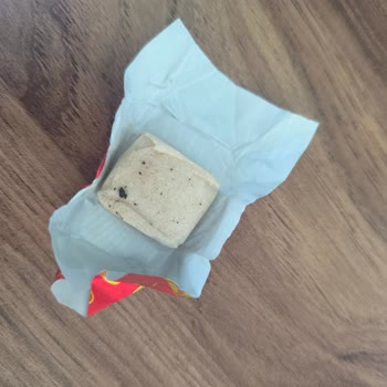 Knorr Et Aromalı Küp Bulyonda Siyah Parçacıklar Ve Hijyen Endişesi