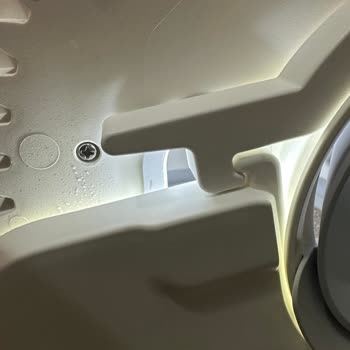 Hamile Kullanıcıyı Etkileyen Kedi Tuvaleti Sızıntısı Ve Gecikmeli Destek