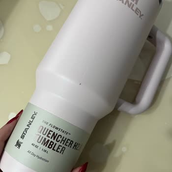 Teslim Edilen Stanley Termosun Çizik ve Lekeli Olması D&R'den Cevap Gelmemesi