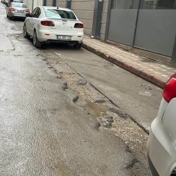 Elazığ Sarmaşık Sokakta Onarılamayan Yol Kazısı Hamile Kadının Sağlığını Tehdit Ediyor