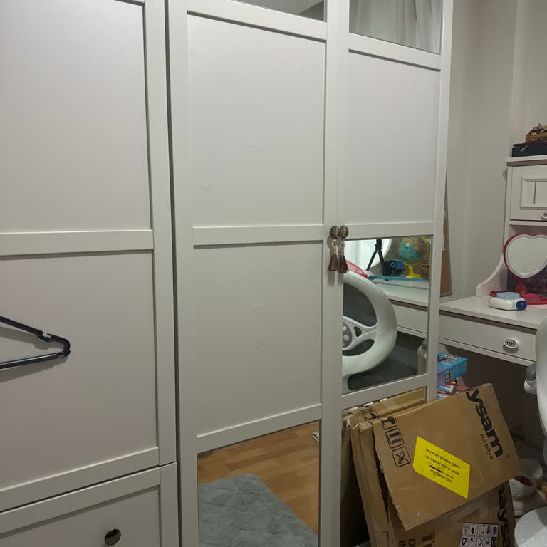 Kırık Aynalı Dolap Ve Cevapsız Müşteri Hizmetleri