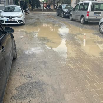 Camikebir Mahallesi’nde Su Borusu Çalışması Sonrası Bozuk Yollar Ve Sürekli Çöp Sorunu