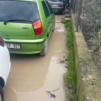 Camikebir Mahallesi’nde Su Borusu Çalışması Sonrası Bozuk Yollar Ve Sürekli Çöp Sorunu