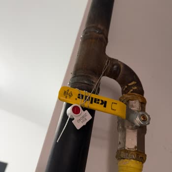 Ödenen Faturaya Rağmen Gaz Açılmadı, Buz Gibi Evde Bebek Mağdur