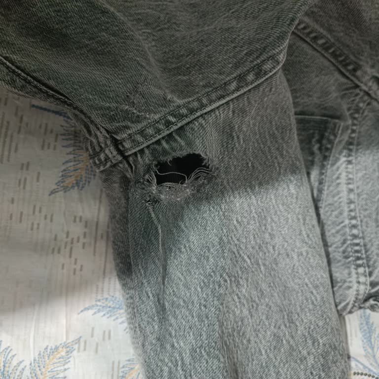 Mango Pantolonu Üretim Hatası Nedeniyle Yırtıldı, Trendyol’dan İade Talebi