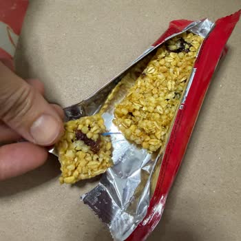 Barın İçindeki Yabancı Madde Ve Son Kullanma Tarihi Eksikliği