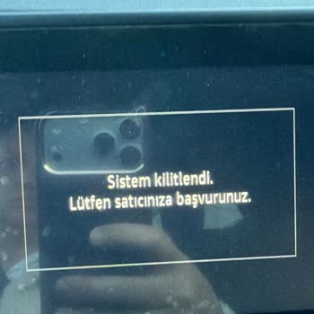 Renault Clio’da Sistem Kilitlendi Ve Multimedya Çalışmıyor