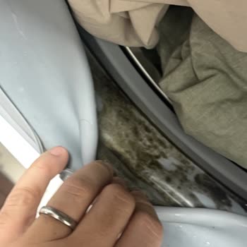 Garanti Süresinde Bosch Çamaşır Makinesinde İç Körük Küflenmesi Ücretsiz Değiştirilmedi