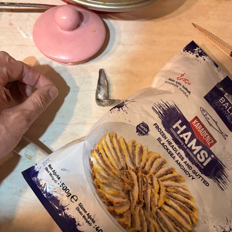 Temizlenmiş İddialı Hamsi Paketi İçinde Kıl Görülmesi