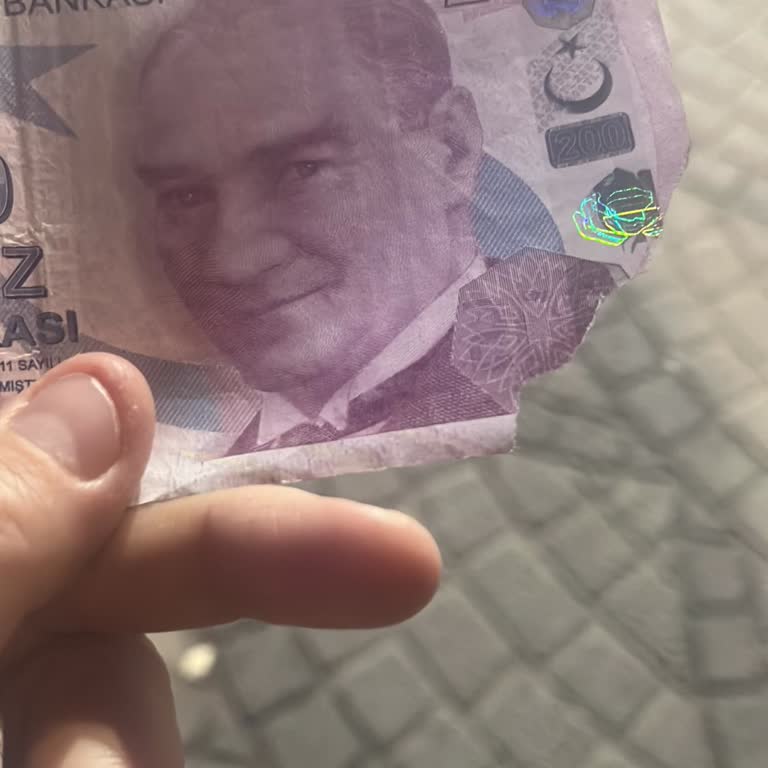 ATM'de 200 TL’lik Banknotum Yırtıldı, Kısım Kayıp Ve İade Talebi