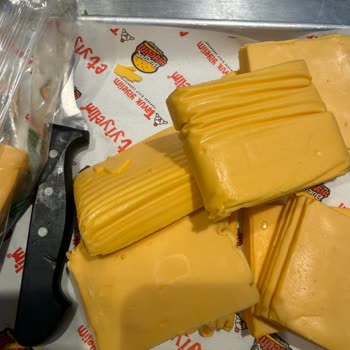 Sütaş Cheddarlı Burger Peyniri Dilimlenmiyor, Müşteri Hizmetinden Cevap Yok
