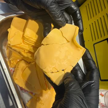 Sütaş Cheddarlı Burger Peyniri Dilimlenmiyor, Müşteri Hizmetinden Cevap Yok