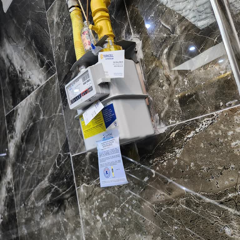 Superonline Aşırı Kartvizit Bırakması Apartman Görüntü Kirliliğine Neden Oluyor