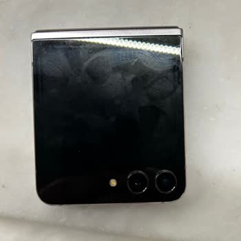 Samsung Galaxy Z Flip5 Sürekli Aşırı Isınma Ve Kapanma Sorunları Nedeniyle Değişim Talebi