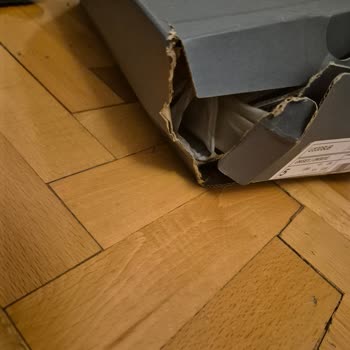 Kırık Kutu Ve Eksik Etiketli Ayakkabı Teslimatı