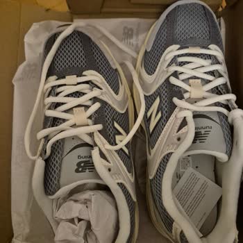 Kırık Kutu Ve Eksik Etiketli Ayakkabı Teslimatı